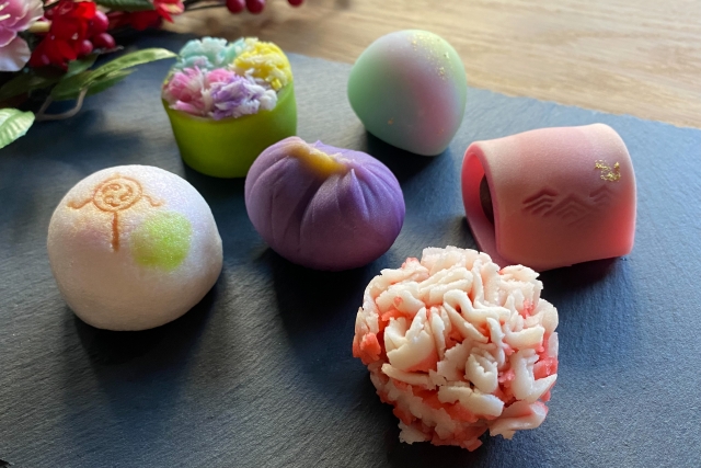 和菓子作り体験｜神田駅1分。老舗餡で彩る、練り切り体験（2個）
